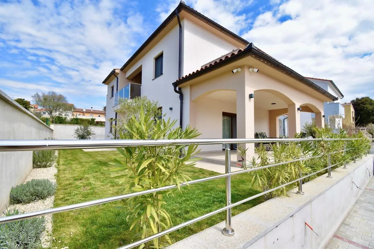 Guest house Holiday Apartments Petra Stinjan