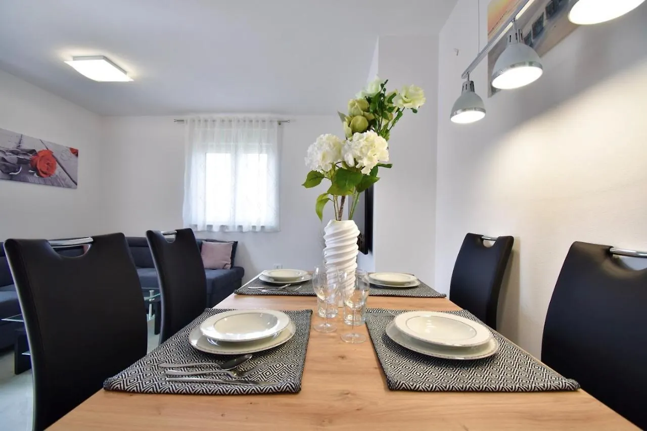 Holiday Apartments Petra Stinjan
