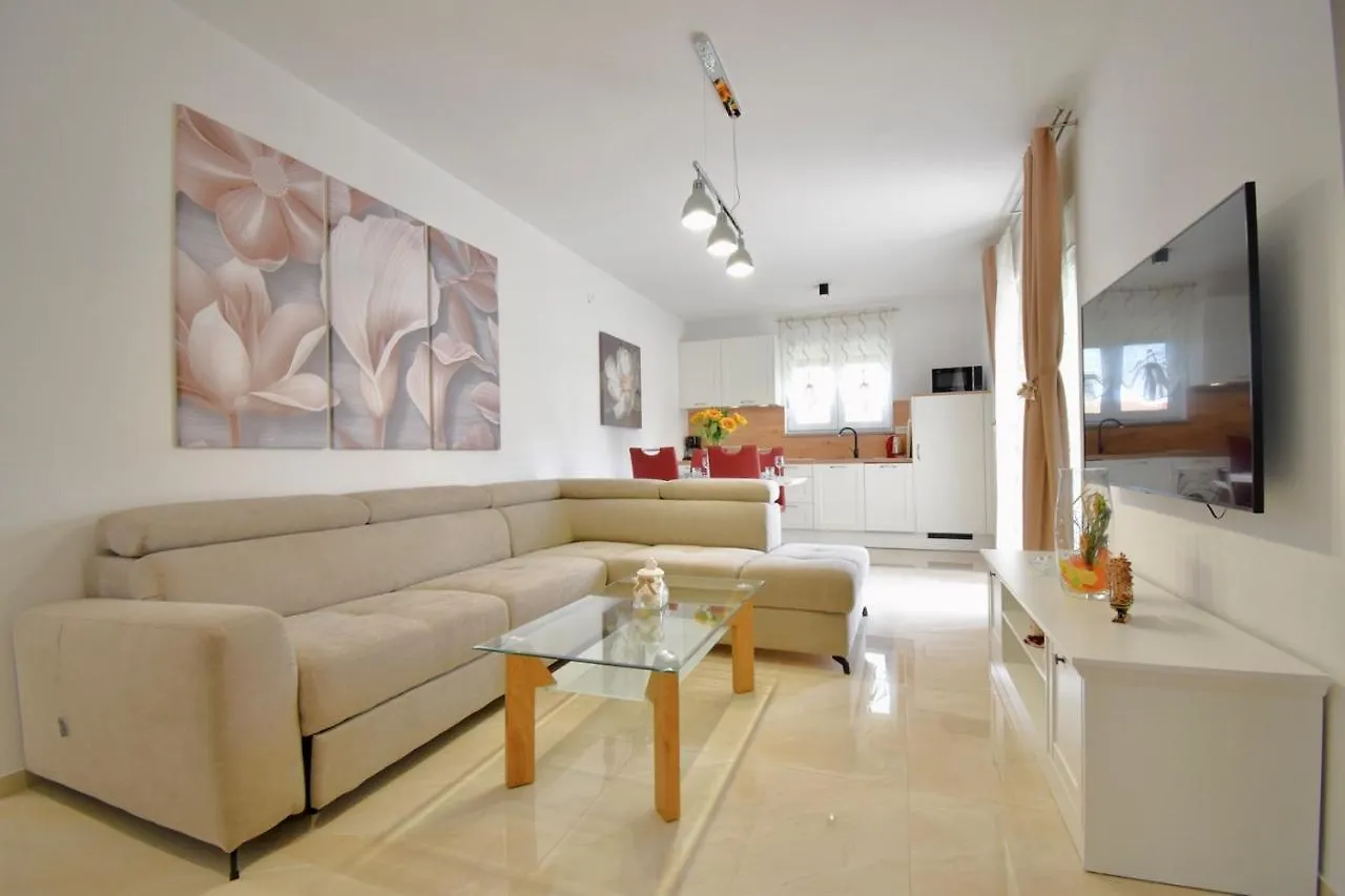 Guest house Holiday Apartments Petra Stinjan Croatia