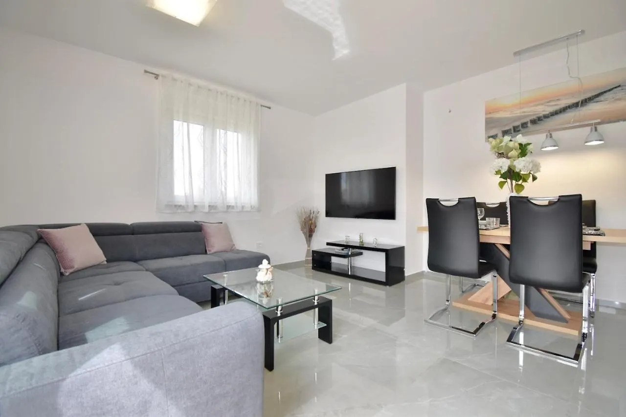 Guest house Holiday Apartments Petra Stinjan