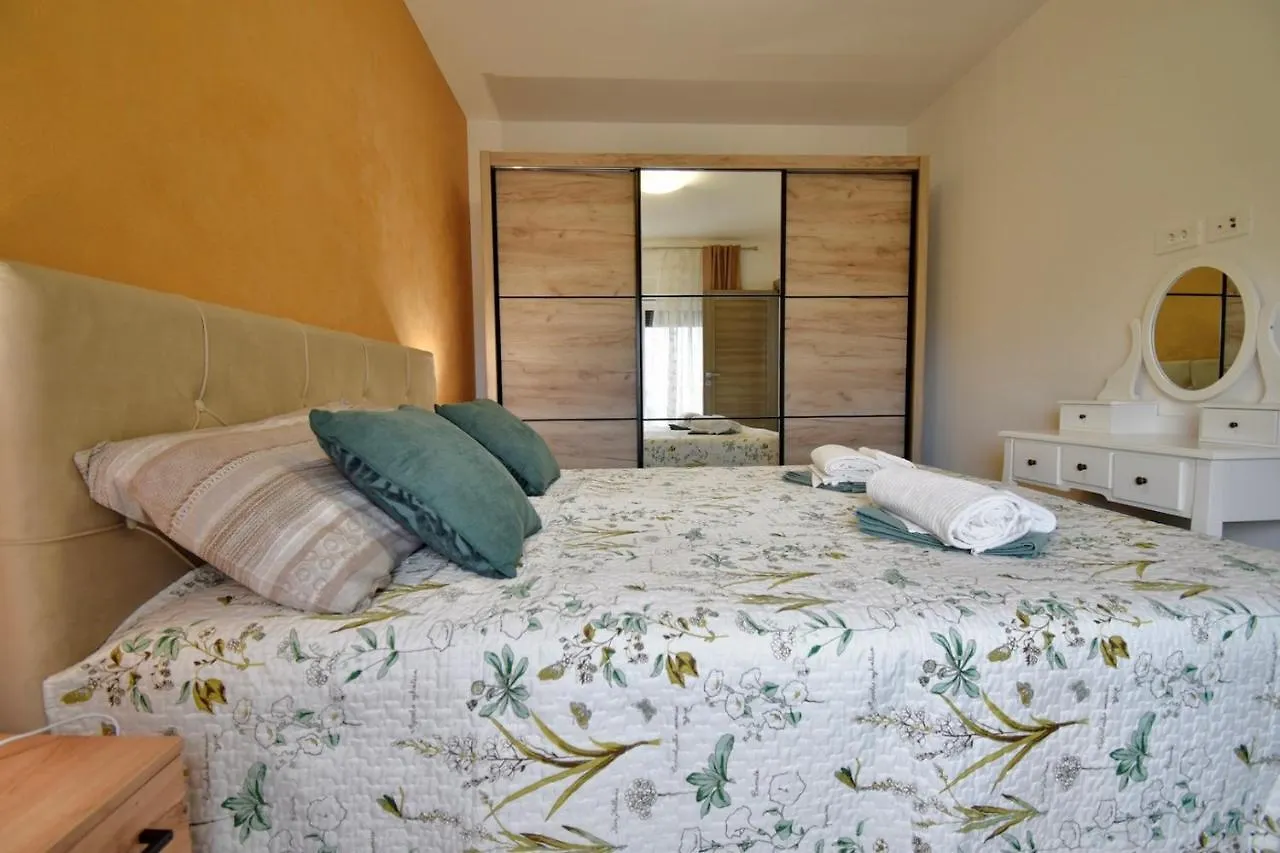 Holiday Apartments Petra Stinjan Guest house