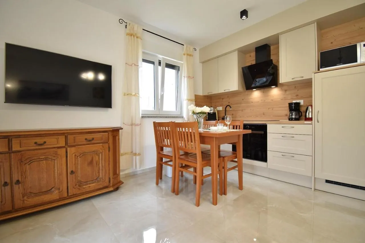 Holiday Apartments Petra Stinjan Guest house
