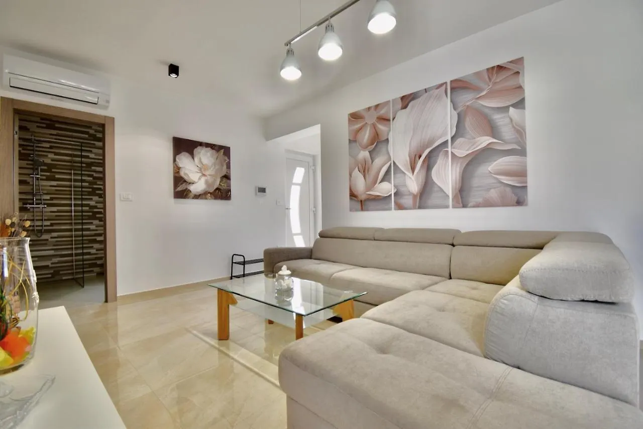 Guest house Holiday Apartments Petra Stinjan